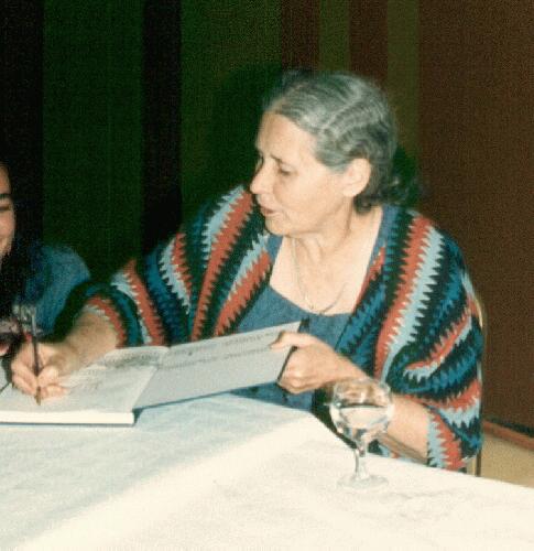 Doris Lessing signs at 1987 Worldcon. Photo by Frank Olynyk.
