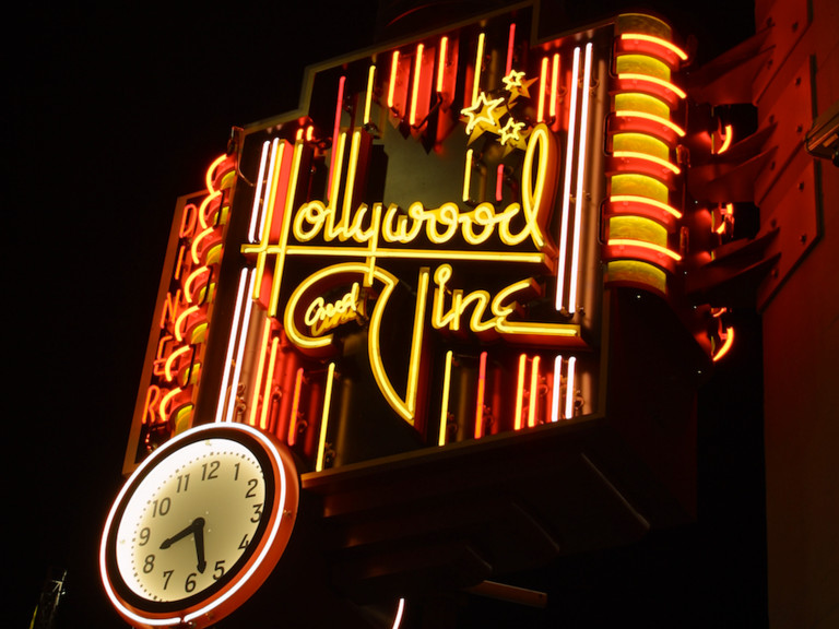 Неоновая вывеска "банан". Neon sign Museum.