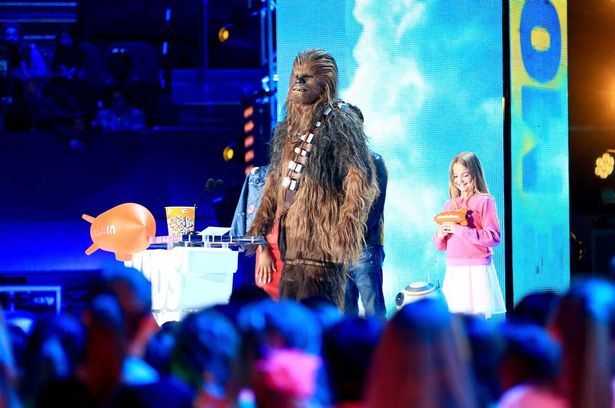 Chewbacca accepts Favorite Movie Award for 'Star Wars: The Force Awakens' 