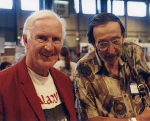 Dave Kyle avd Chuck Harris at the 1995 Glasgow Worldcon. Photo by and copyright © Andrew Porter