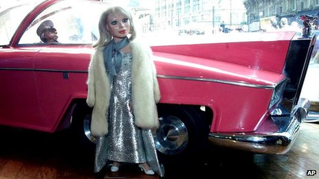 Lady Penelope and Parker from Thunderbirds.
